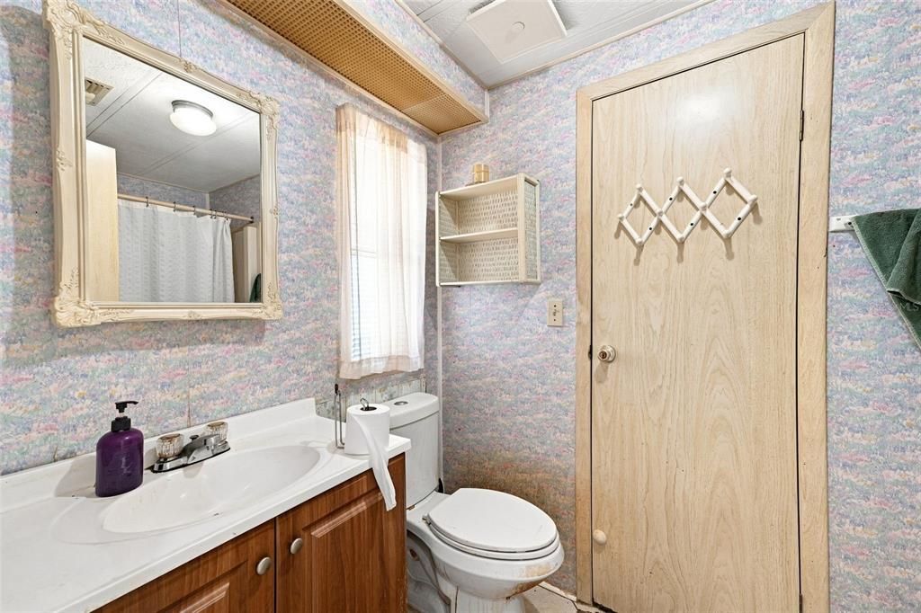 На продажу: $125,000 (2 спален, 2 ванн, 1384 Квадратных фут)