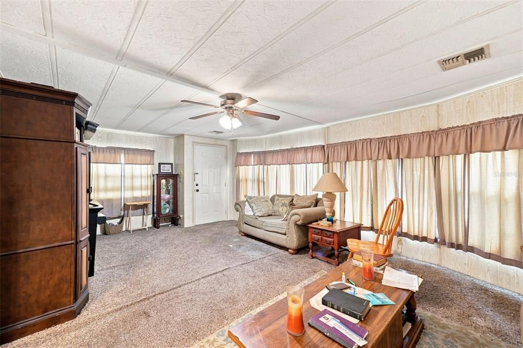 На продажу: $125,000 (2 спален, 2 ванн, 1384 Квадратных фут)