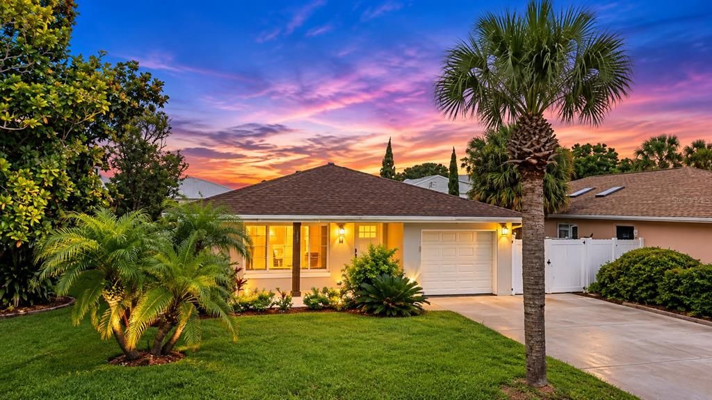 На продажу: $499,900 (3 спален, 2 ванн, 1715 Квадратных фут)