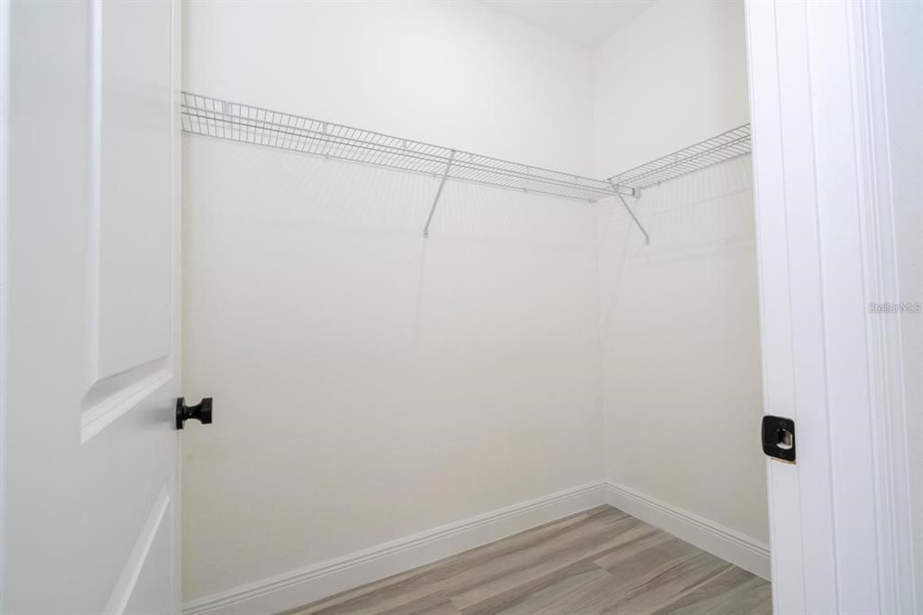 For Rent: $2,000 (4 beds, 2 baths, 1774 Square Feet)