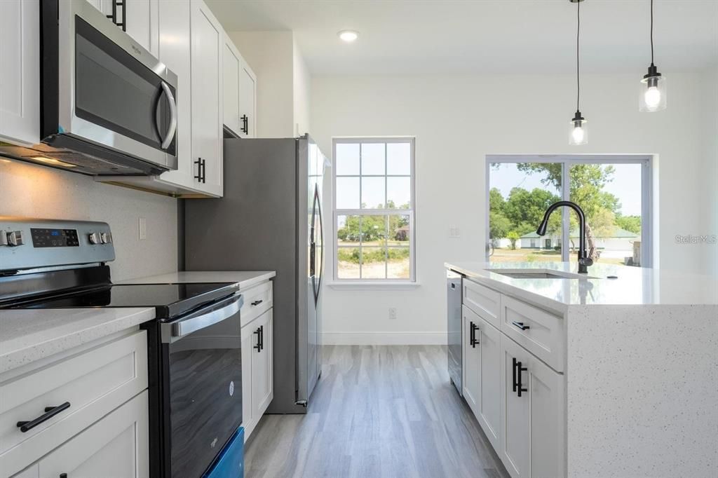 For Rent: $2,000 (4 beds, 2 baths, 1774 Square Feet)