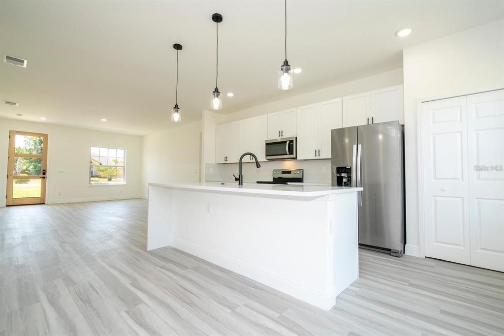 For Rent: $2,000 (4 beds, 2 baths, 1774 Square Feet)