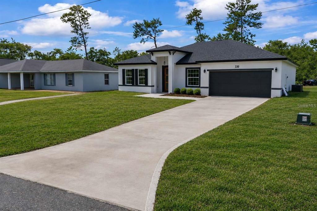 For Rent: $2,000 (4 beds, 2 baths, 1774 Square Feet)