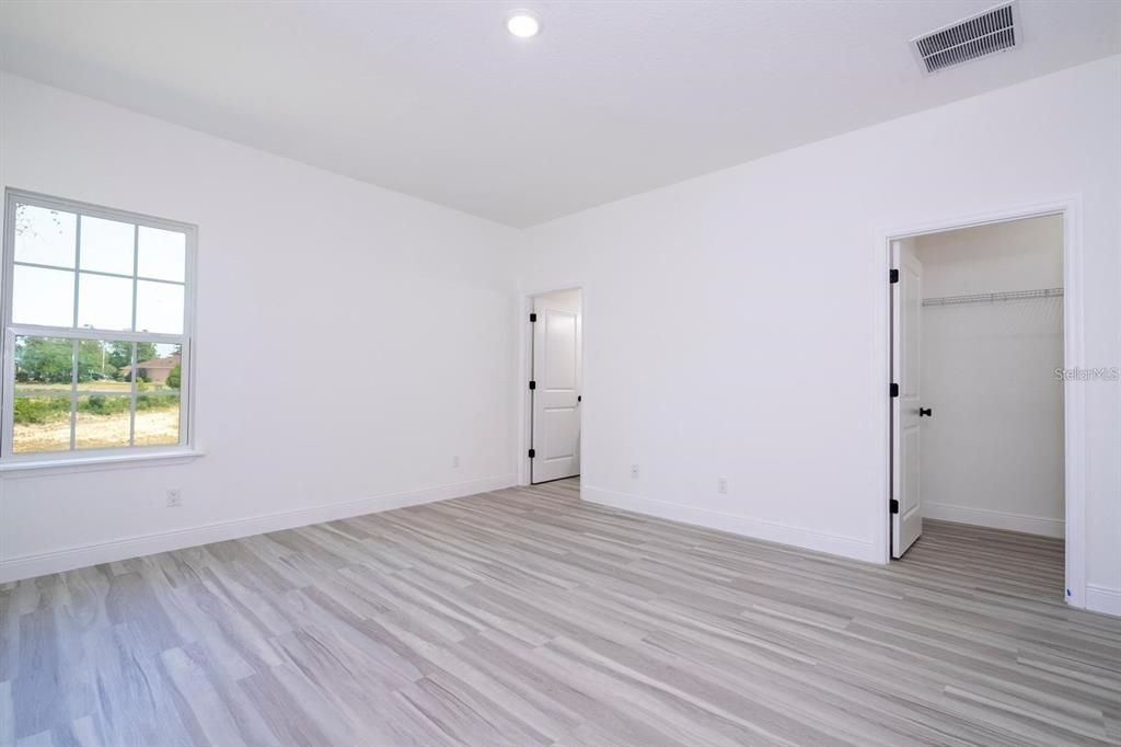 For Rent: $2,000 (4 beds, 2 baths, 1774 Square Feet)