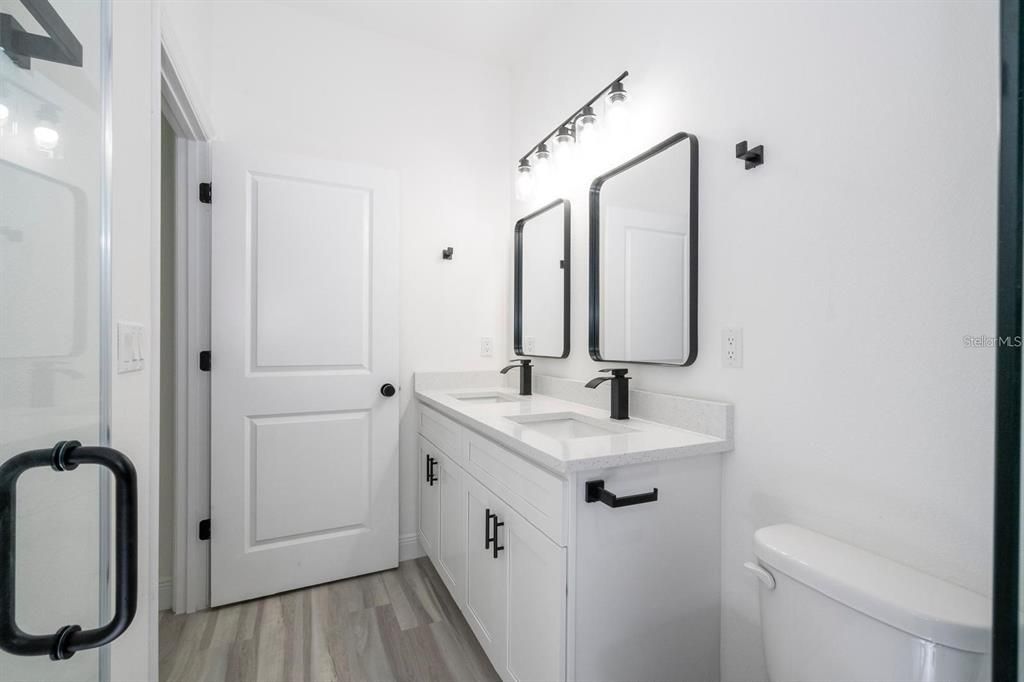 For Rent: $2,000 (4 beds, 2 baths, 1774 Square Feet)