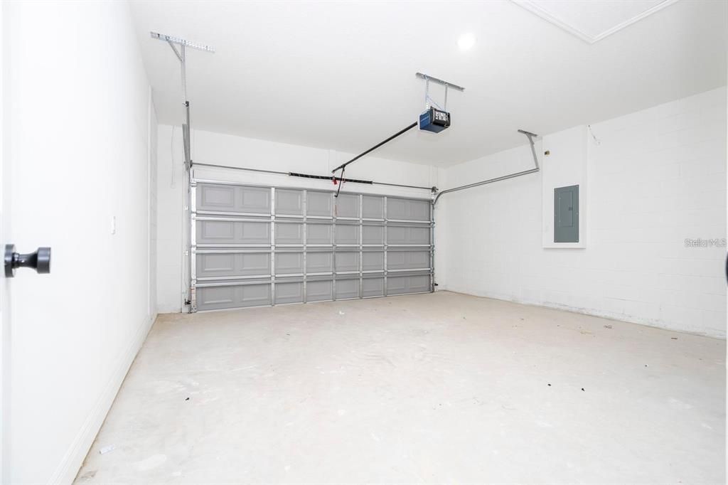 For Rent: $2,000 (4 beds, 2 baths, 1774 Square Feet)