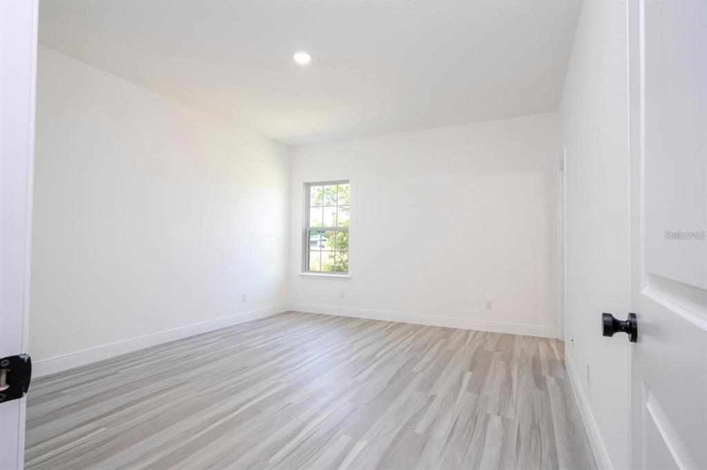 For Rent: $2,000 (4 beds, 2 baths, 1774 Square Feet)