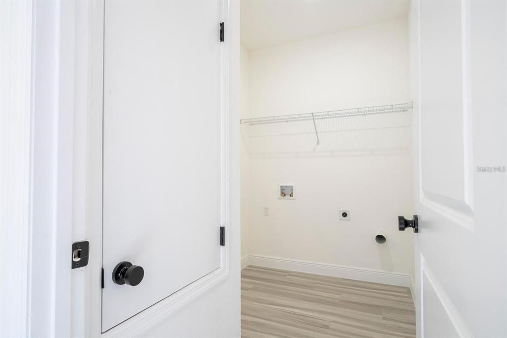 For Rent: $2,000 (4 beds, 2 baths, 1774 Square Feet)