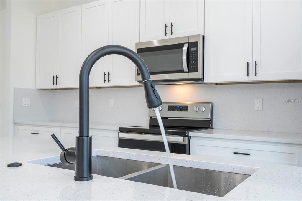 For Rent: $2,000 (4 beds, 2 baths, 1774 Square Feet)