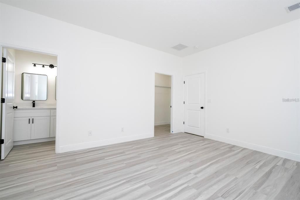 For Rent: $2,000 (4 beds, 2 baths, 1774 Square Feet)