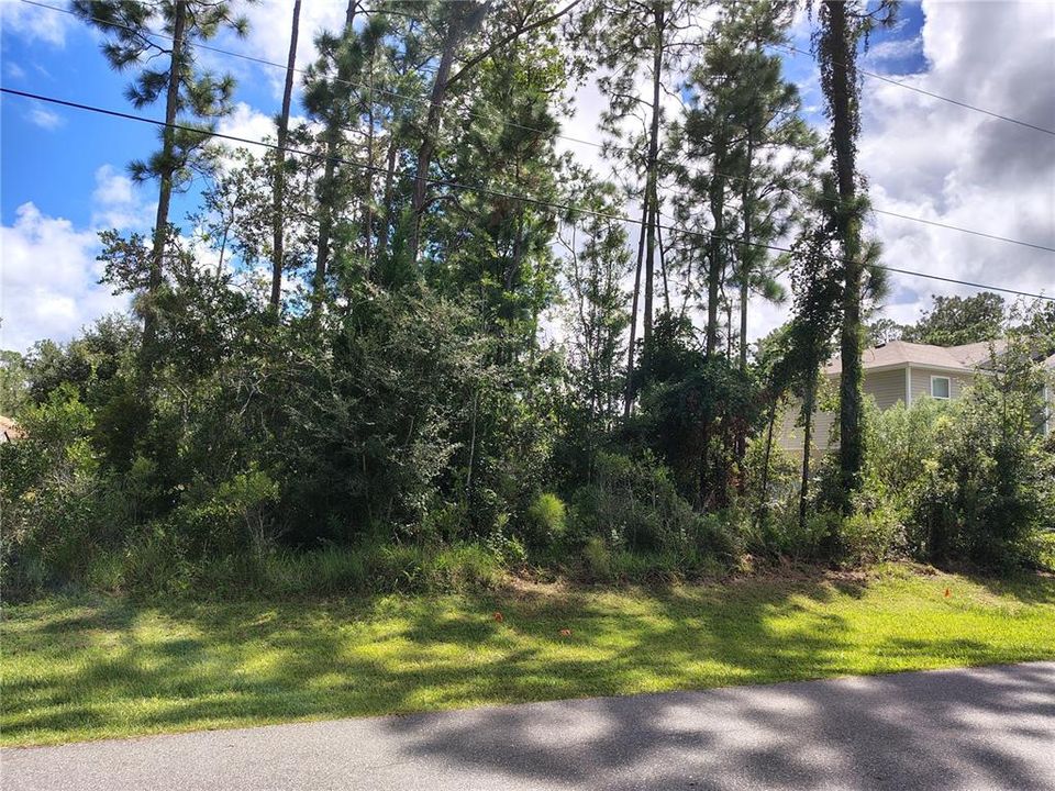 На продажу: $79,900 (0.23 acres)