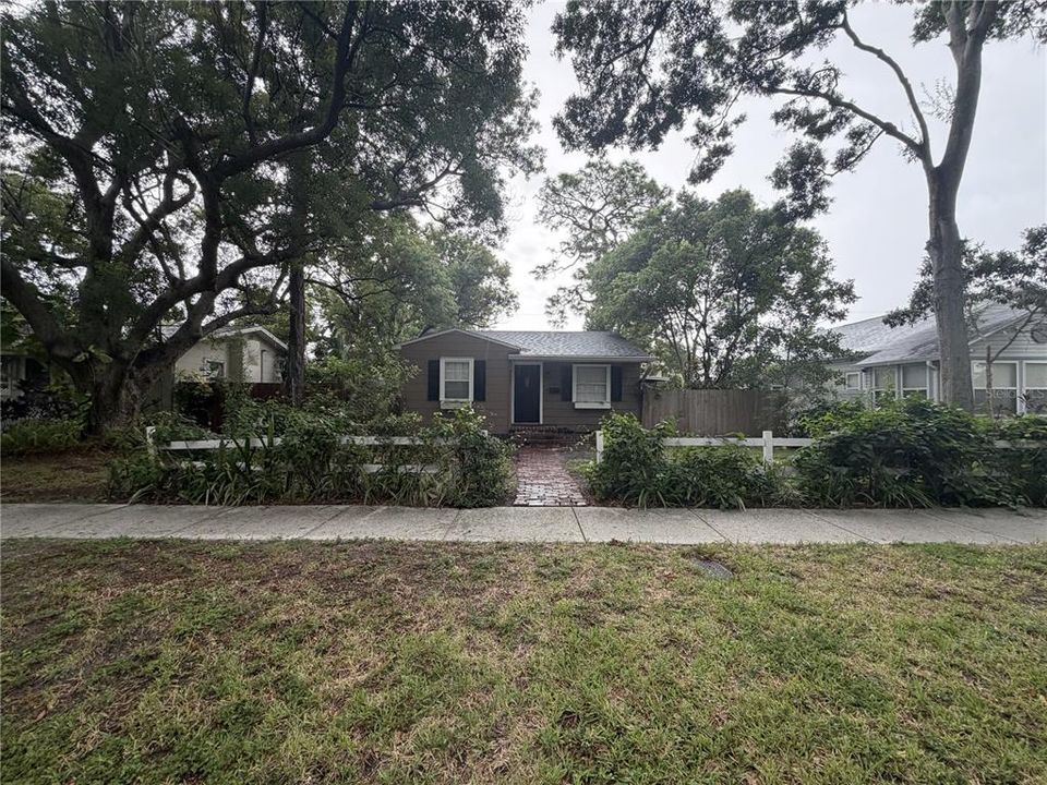 For Rent: $1,350 (0 beds, 1 baths, 1212 Square Feet)