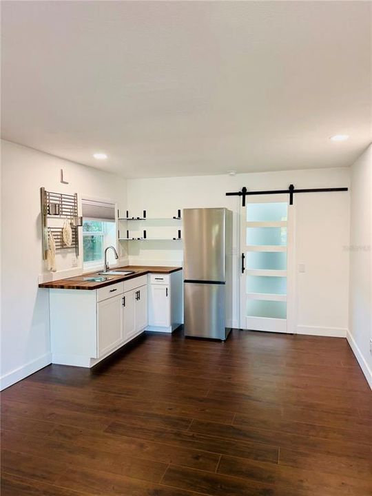 For Rent: $1,350 (0 beds, 1 baths, 1212 Square Feet)