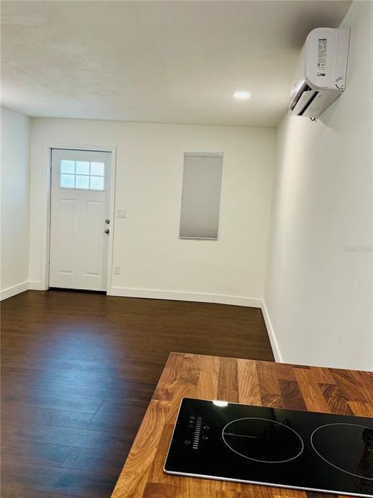 For Rent: $1,350 (0 beds, 1 baths, 1212 Square Feet)