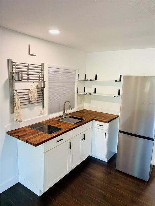 For Rent: $1,350 (0 beds, 1 baths, 1212 Square Feet)