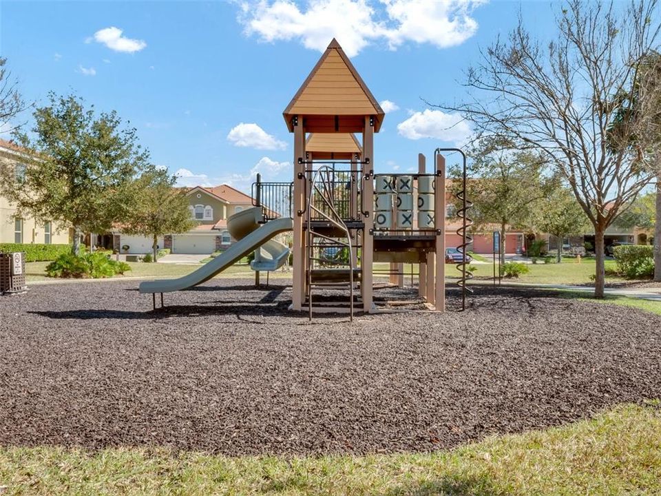 Activo con contrato: $524,999 (3 camas, 2 baños, 2078 Pies cuadrados)
