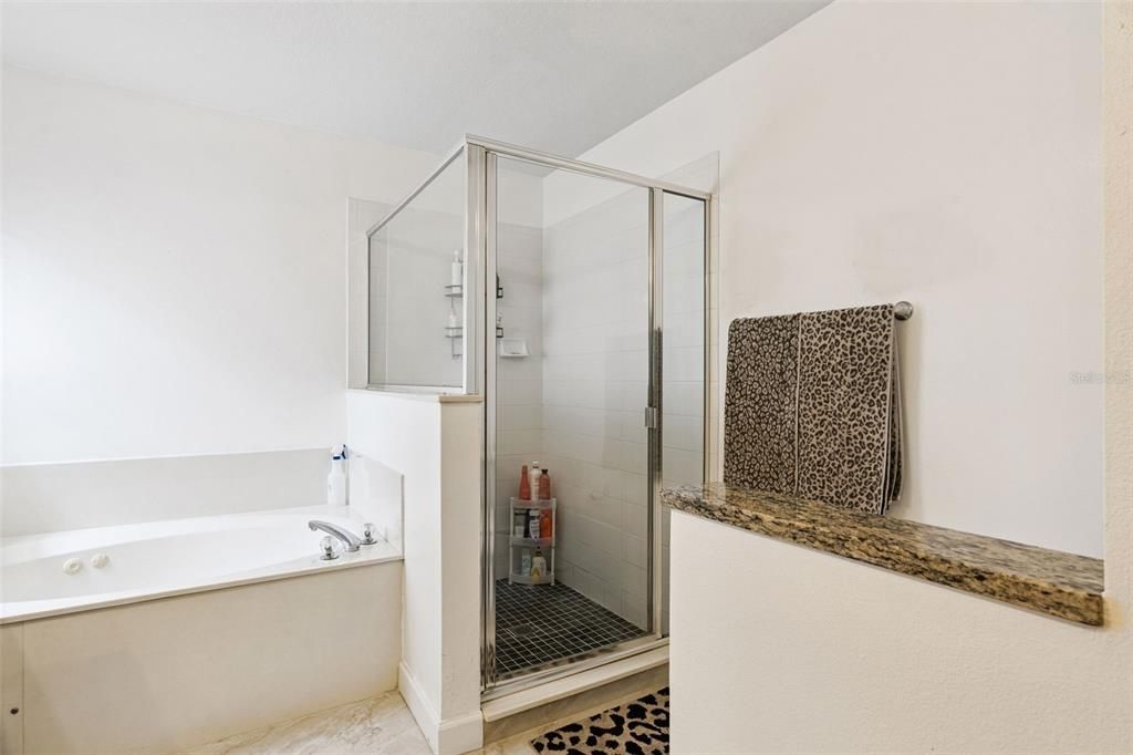Activo con contrato: $524,999 (3 camas, 2 baños, 2078 Pies cuadrados)