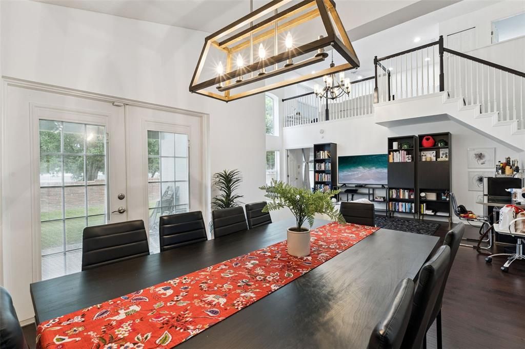 Activo con contrato: $524,999 (3 camas, 2 baños, 2078 Pies cuadrados)