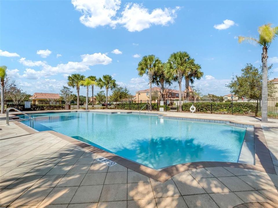 Activo con contrato: $524,999 (3 camas, 2 baños, 2078 Pies cuadrados)