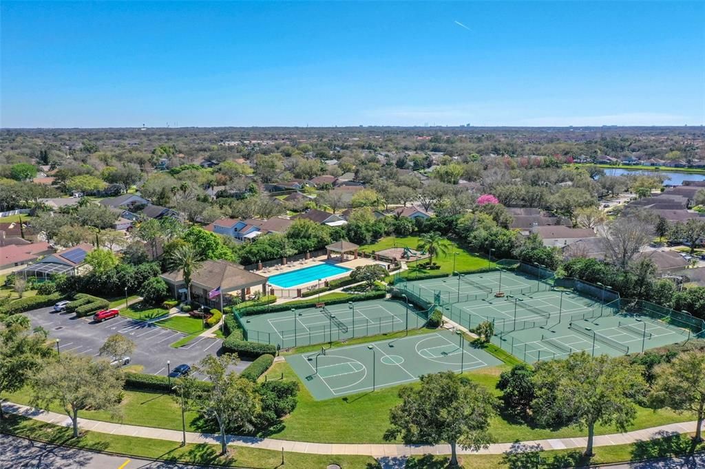 Activo con contrato: $524,999 (3 camas, 2 baños, 2078 Pies cuadrados)