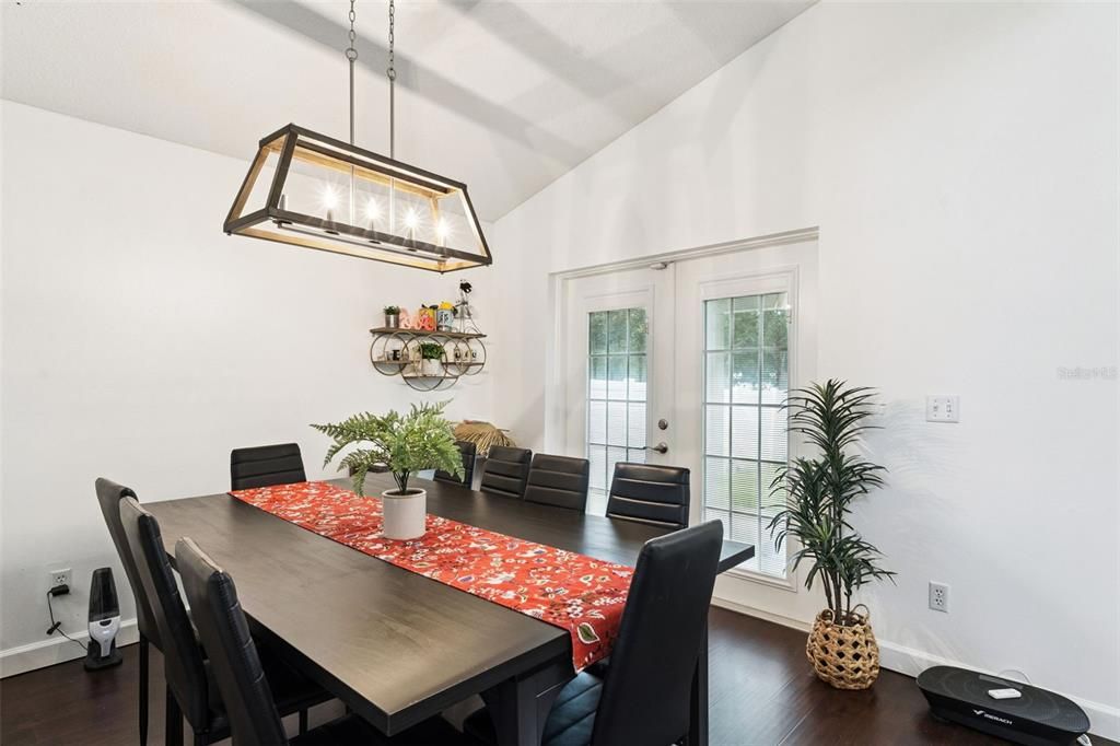 Activo con contrato: $524,999 (3 camas, 2 baños, 2078 Pies cuadrados)