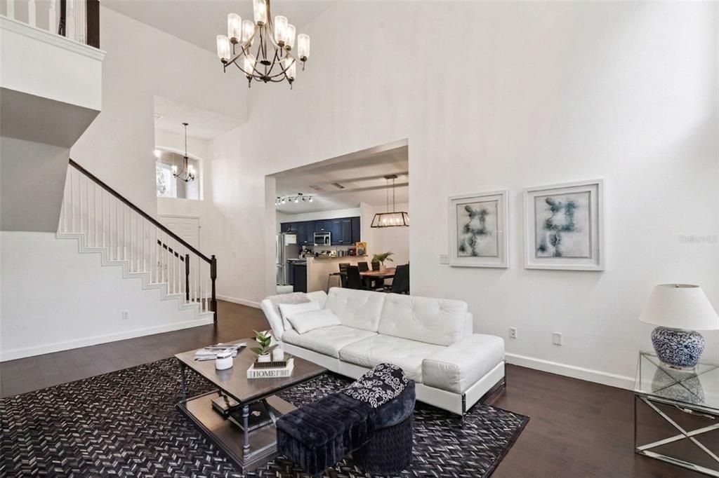 Activo con contrato: $524,999 (3 camas, 2 baños, 2078 Pies cuadrados)
