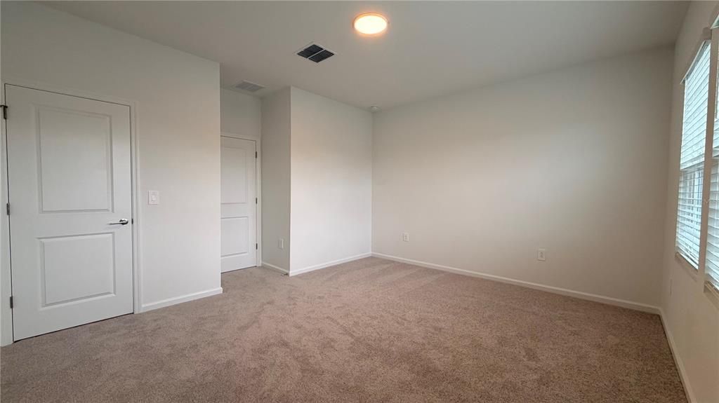 For Rent: $2,600 (3 beds, 2 baths, 1647 Square Feet)