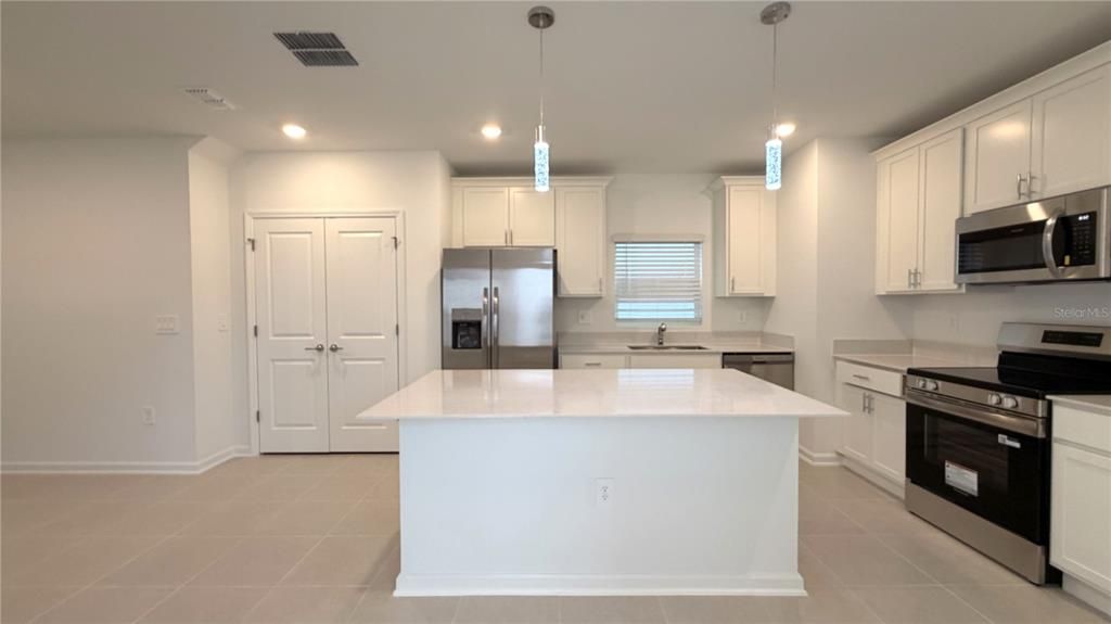 For Rent: $2,600 (3 beds, 2 baths, 1647 Square Feet)