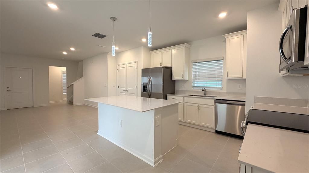 For Rent: $2,600 (3 beds, 2 baths, 1647 Square Feet)