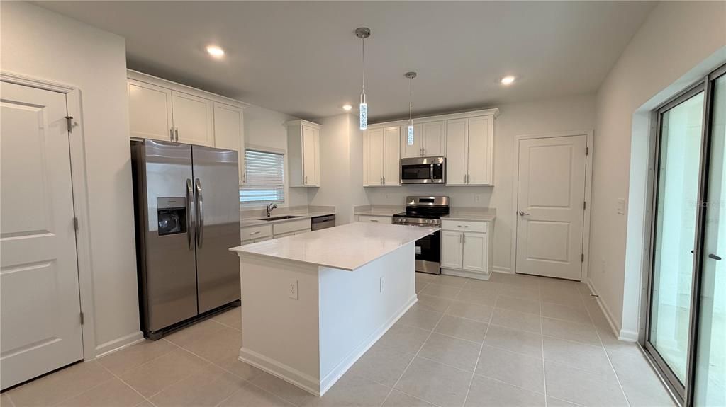 For Rent: $2,600 (3 beds, 2 baths, 1647 Square Feet)
