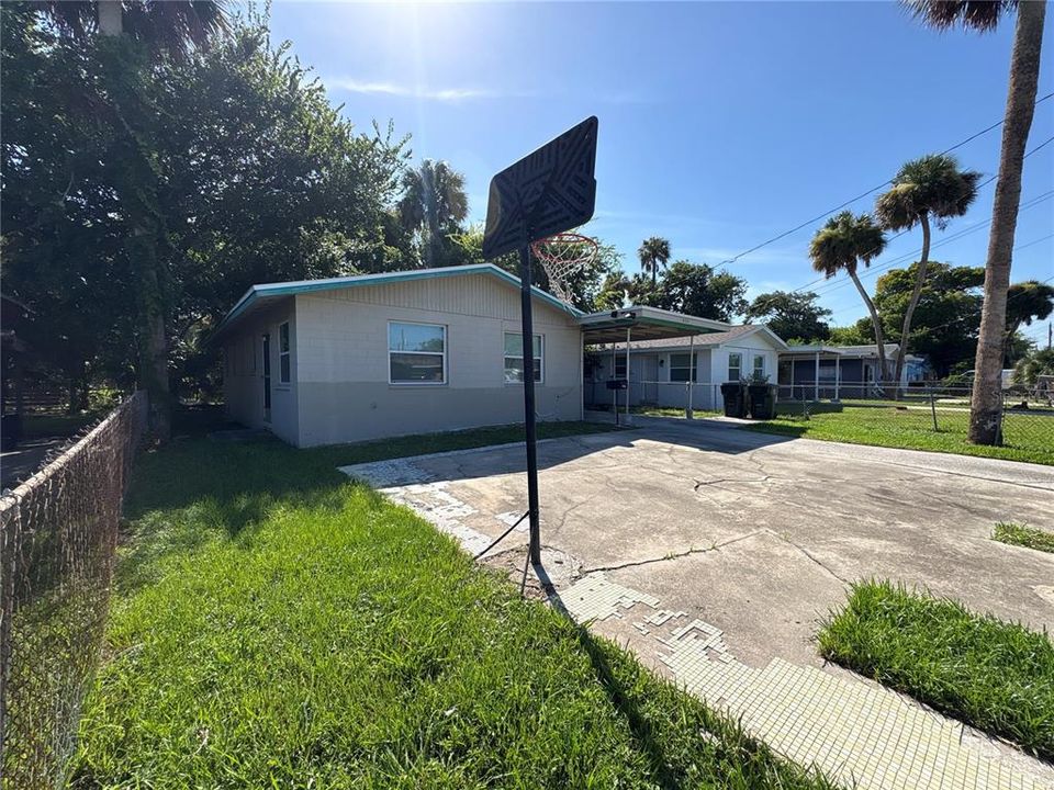 For Sale: $119,900 (2 beds, 1 baths, 1008 Square Feet)