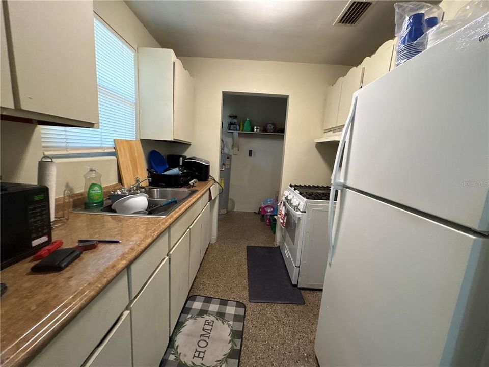 For Sale: $119,900 (2 beds, 1 baths, 1008 Square Feet)