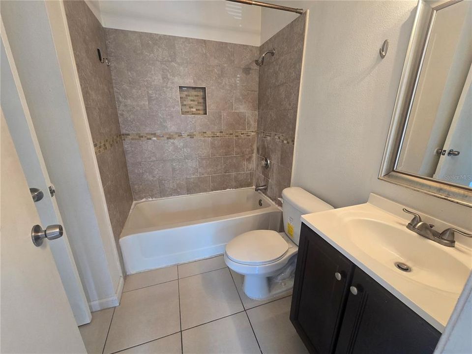 For Rent: $1,800 (2 beds, 2 baths, 1027 Square Feet)