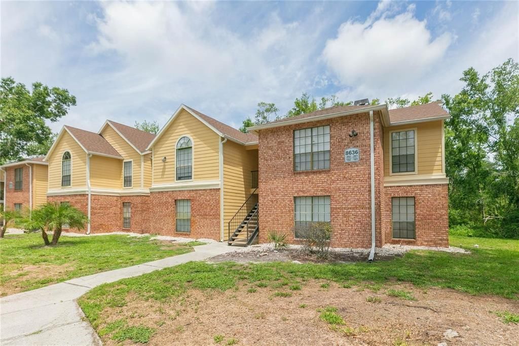 For Rent: $1,800 (2 beds, 2 baths, 1027 Square Feet)