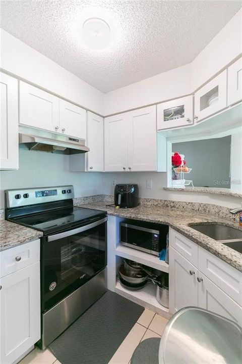 For Rent: $1,800 (2 beds, 2 baths, 1027 Square Feet)