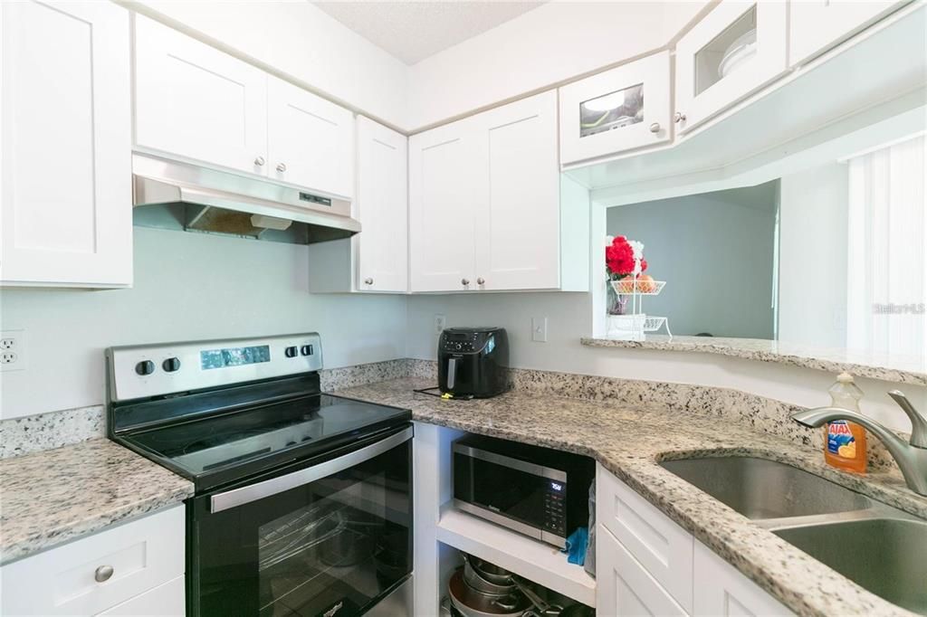 For Rent: $1,800 (2 beds, 2 baths, 1027 Square Feet)