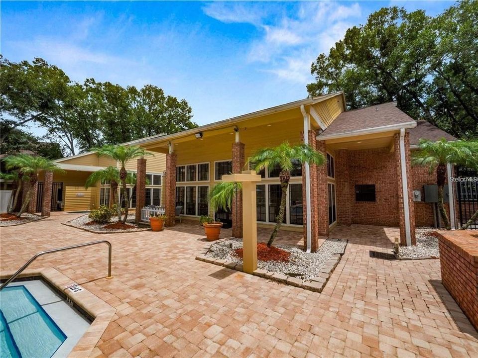 For Rent: $1,800 (2 beds, 2 baths, 1027 Square Feet)