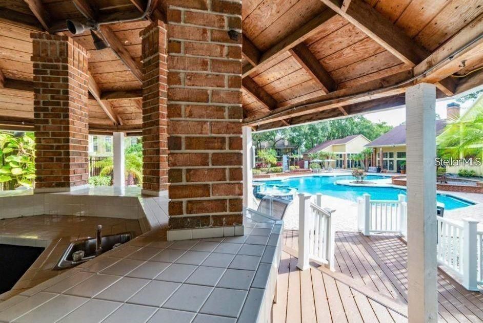 For Rent: $1,800 (2 beds, 2 baths, 1027 Square Feet)