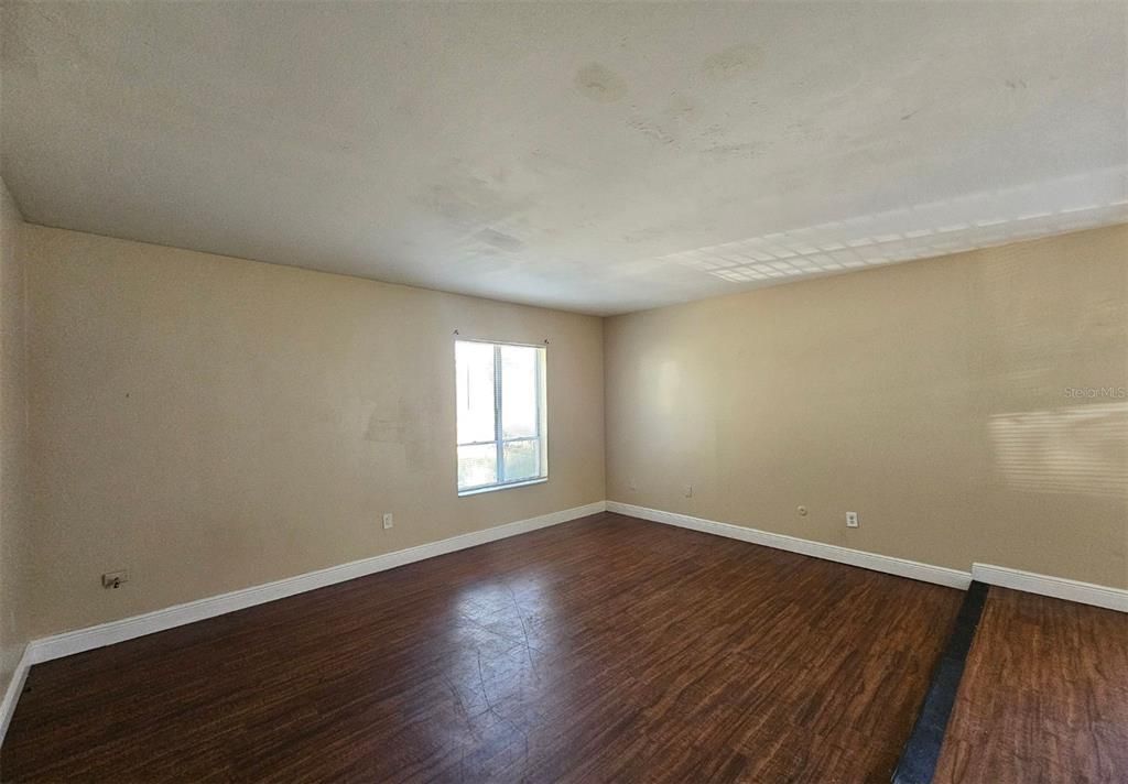 For Rent: $1,625 (3 beds, 1 baths, 1300 Square Feet)