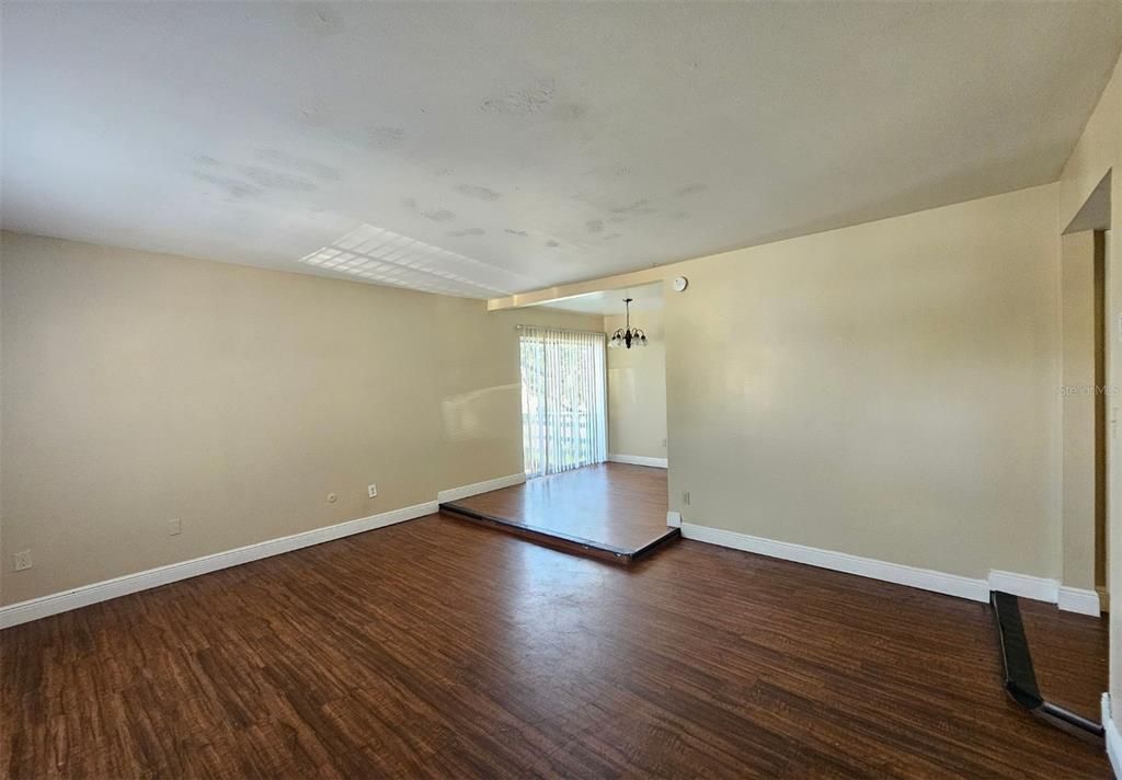 For Rent: $1,625 (3 beds, 1 baths, 1300 Square Feet)