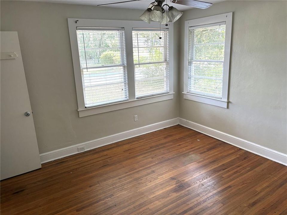 For Rent: $2,000 (3 beds, 1 baths, 1398 Square Feet)