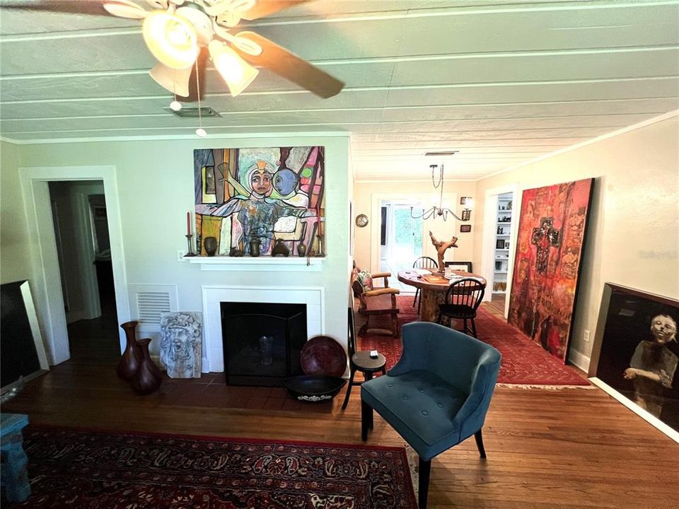 For Rent: $2,000 (3 beds, 1 baths, 1398 Square Feet)