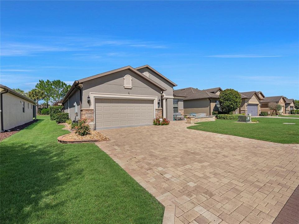 For Sale: $415,514 (2 beds, 2 baths, 2147 Square Feet)