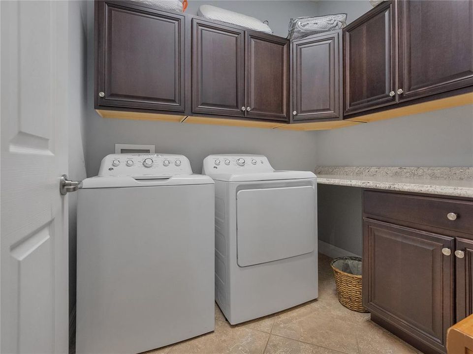 For Sale: $415,514 (2 beds, 2 baths, 2147 Square Feet)