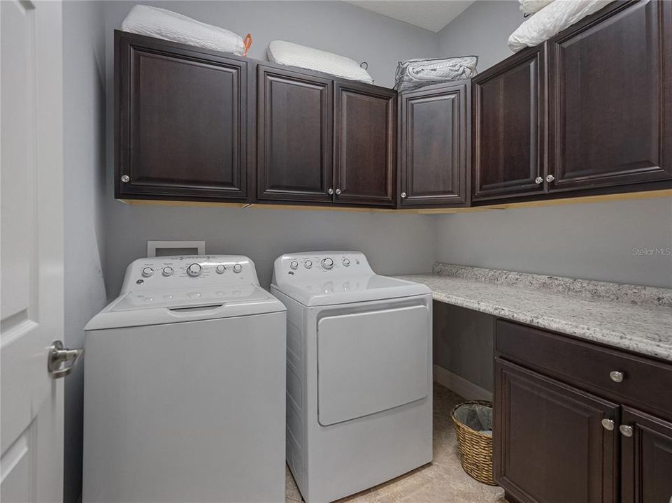 For Sale: $415,514 (2 beds, 2 baths, 2147 Square Feet)