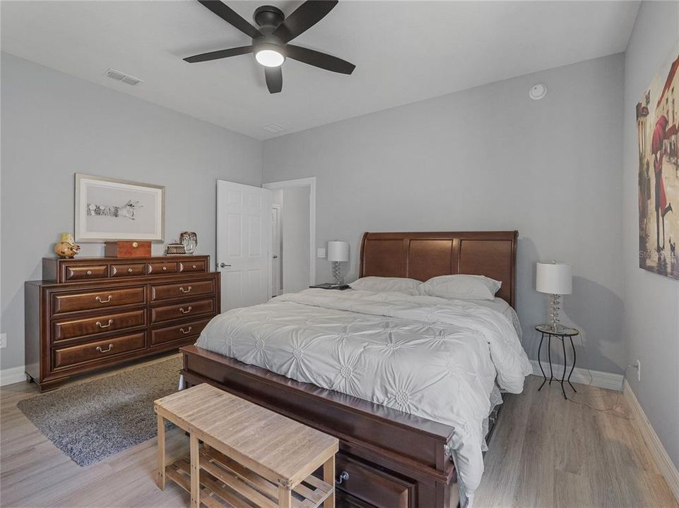 For Sale: $415,514 (2 beds, 2 baths, 2147 Square Feet)