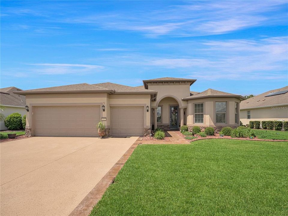 For Sale: $607,706 (3 beds, 3 baths, 2543 Square Feet)