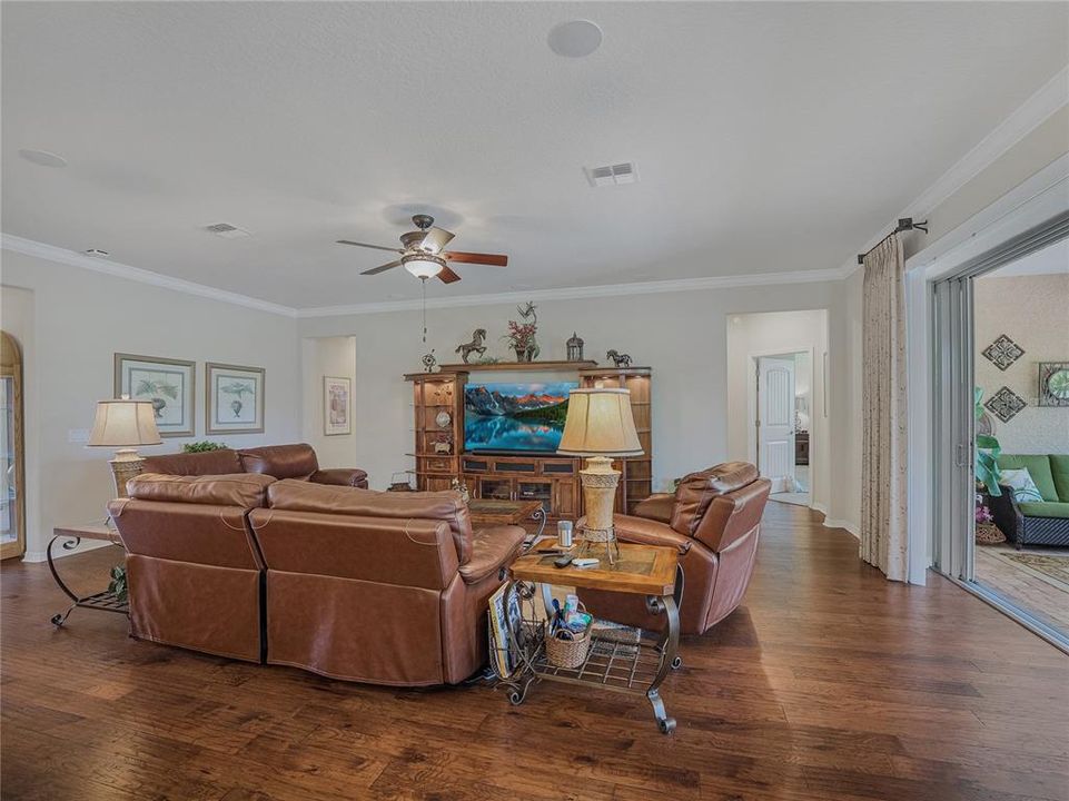 For Sale: $607,706 (3 beds, 3 baths, 2543 Square Feet)