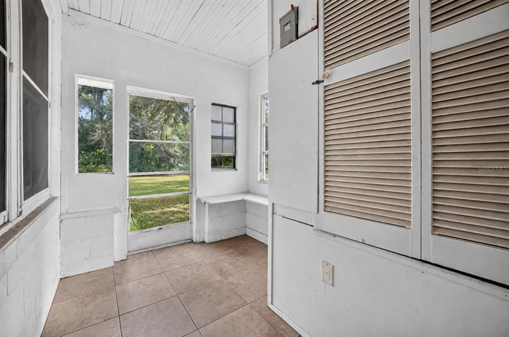 For Sale: $239,900 (3 beds, 1 baths, 1165 Square Feet)