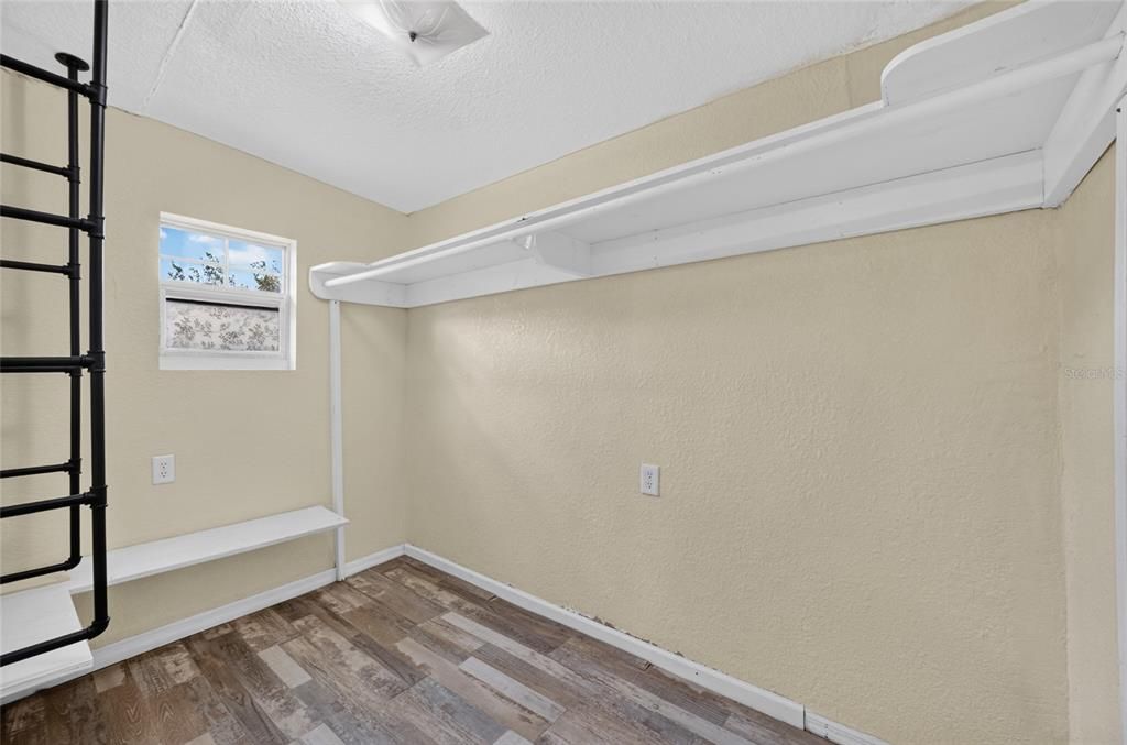 For Sale: $239,900 (3 beds, 1 baths, 1165 Square Feet)